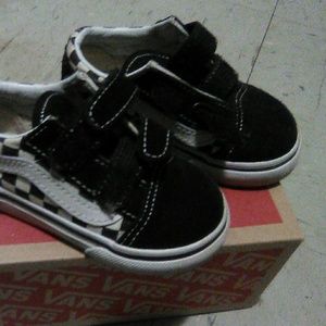 Size 5 (toddler)- unisex